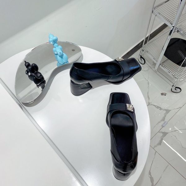 2022designer shoes woman spring new high-heel chunky-heel shoes slip-on office workers temperament leather shoes trend, Black
2022designer shoes woman spring new high-heel chunky-heel shoes slip-on office workers temperament leather shoes trend, Black
