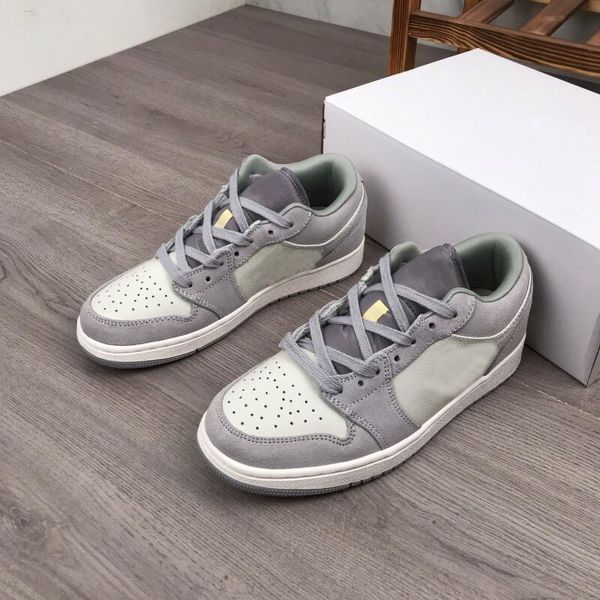 1 high premium basketball shoes 1s low wmns taro purple grey suede women men sport sneakers outdoor mens trainers, White;red
1 high premium basketball shoes 1s low wmns taro purple grey suede women men sport sneakers outdoor mens trainers, White;red