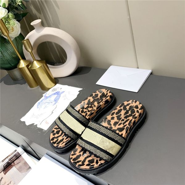 sandals women slipper summer rubber sandal beach slide fashion scuffs slippers indoor shoe size eur35-41 with box foam runners, Black
sandals women slipper summer rubber sandal beach slide fashion scuffs slippers indoor shoe size eur35-41 with box foam runners, Black