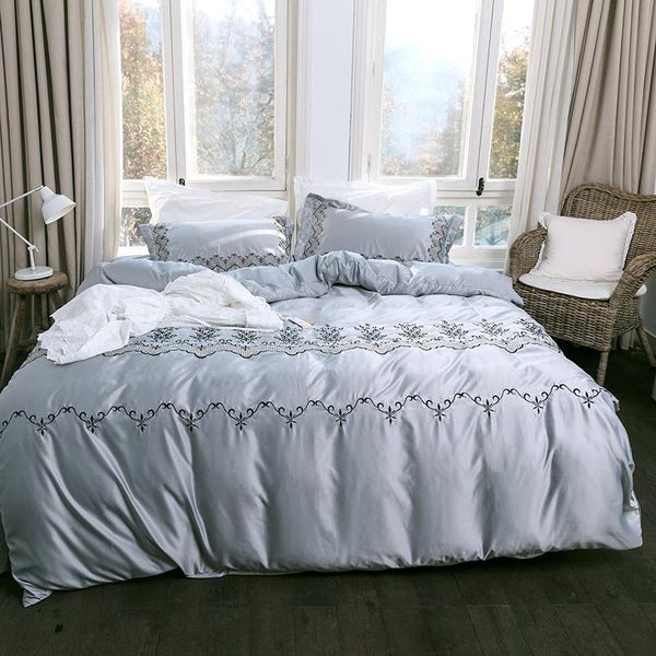 bedding sets 4pcs ab side silk embroidery luxury king size duvet cover set bed skirt pillowcase bedclothes
bedding sets 4pcs ab side silk embroidery luxury king size duvet cover set bed skirt pillowcase bedclothes