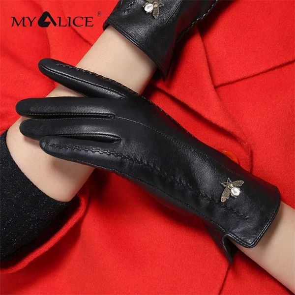 myalice luxury winter plus velvet bee decoration pu leather split finger gloves thicken keep warm comfortable holiday gift 220112, Blue;gray
myalice luxury winter plus velvet bee decoration pu leather split finger gloves thicken keep warm comfortable holiday gift 220112, Blue;gray