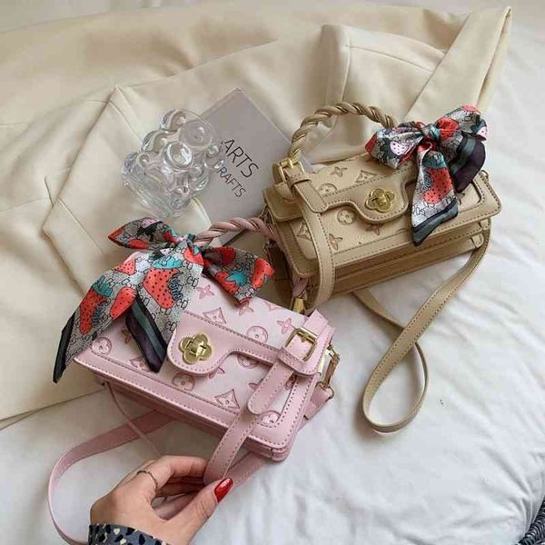 2022 factory wholesale new model women's autumn simple textured silk scarf embossed small square bags bag
2022 factory wholesale new model women's autumn simple textured silk scarf embossed small square bags bag