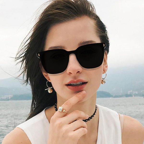 sunglasses brand 2021 classic women polarized uv400 lens sun glasses for driving 8033, White;black
sunglasses brand 2021 classic women polarized uv400 lens sun glasses for driving 8033, White;black