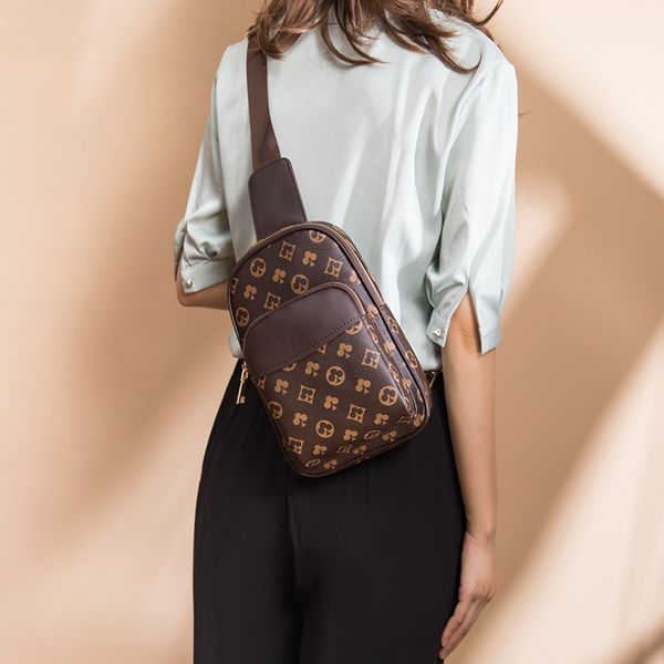 wholesale factory men leathers shoulder bags retro printed chest bag simple atmosphere contrast outdoor leisure leather backpack street tren
wholesale factory men leathers shoulder bags retro printed chest bag simple atmosphere contrast outdoor leisure leather backpack street tren