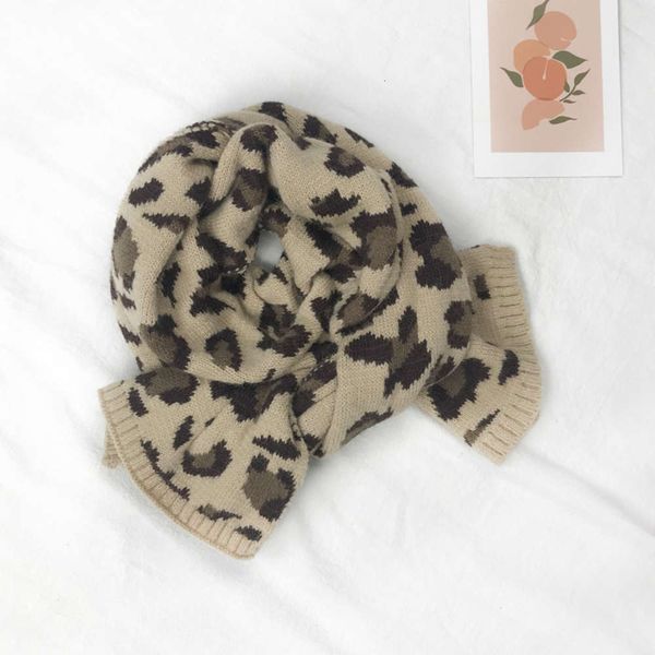 knitting pattern jacquard new scarf leopard of dongdamen, south korea in winter 2020, Red;brown
knitting pattern jacquard new scarf leopard of dongdamen, south korea in winter 2020, Red;brown