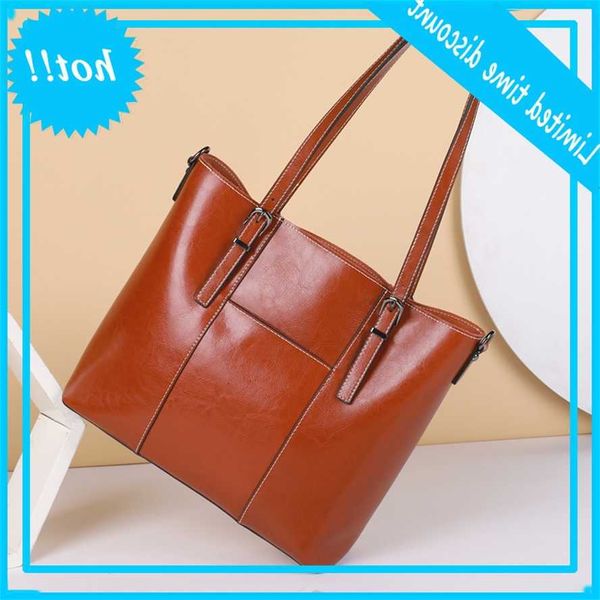 autumn and winter 2021 korean style new leather women's oil wax fashion versatile portable one shoulder messenger bag
autumn and winter 2021 korean style new leather women's oil wax fashion versatile portable one shoulder messenger bag