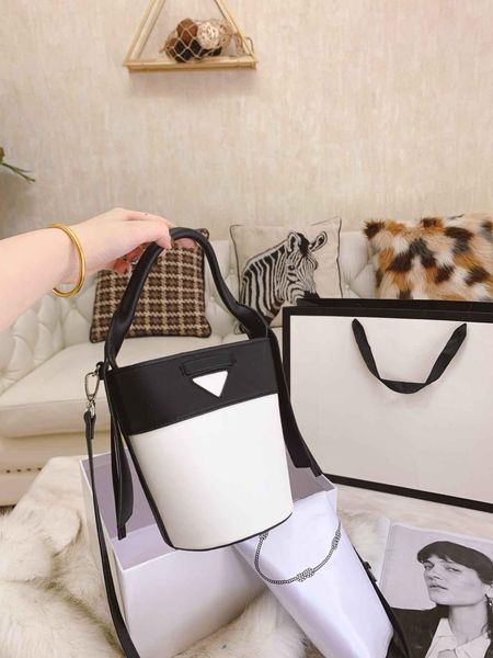2020 womens luxury designer bag handbags designer handbags wallets for women leather chain bag crossbody and shoulder bags 19cm
2020 womens luxury designer bag handbags designer handbags wallets for women leather chain bag crossbody and shoulder bags 19cm