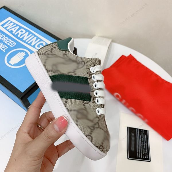 2021 new casual shoes for boys and girls fashion sneakers lacing shoes green red stripe black leather bee embroidered suspension
2021 new casual shoes for boys and girls fashion sneakers lacing shoes green red stripe black leather bee embroidered suspension