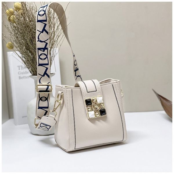 2020 net red new shoulder women korean fashion one shoulder bag wide webbing straddle bucket bag 9e2i2
2020 net red new shoulder women korean fashion one shoulder bag wide webbing straddle bucket bag 9e2i2