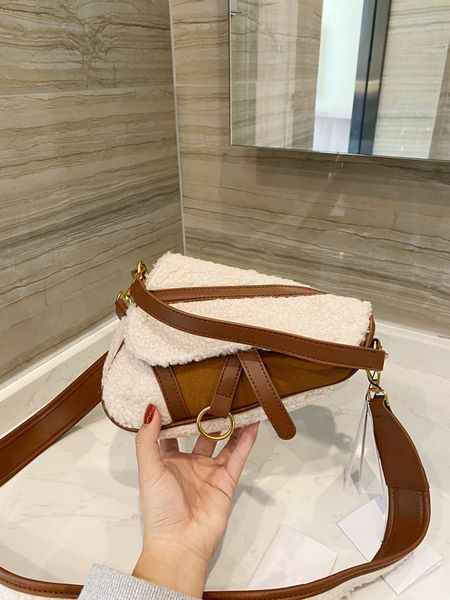 original new high-quality fur women's fashion handbag shoulder messenger bag small wool retro contrast color saddle bag small mini satc
original new high-quality fur women's fashion handbag shoulder messenger bag small wool retro contrast color saddle bag small mini satc