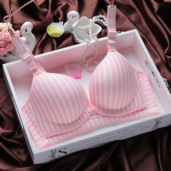 new type with open button at the front of pregnant women's breast-feeding bra is comfortable, Red;black 
new type with open button at the front of pregnant women's breast-feeding bra is comfortable, Red;black