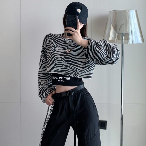 2020 autumn new zebra pattern short sweater + suspender two piece fashion suit for women
2020 autumn new zebra pattern short sweater + suspender two piece fashion suit for women