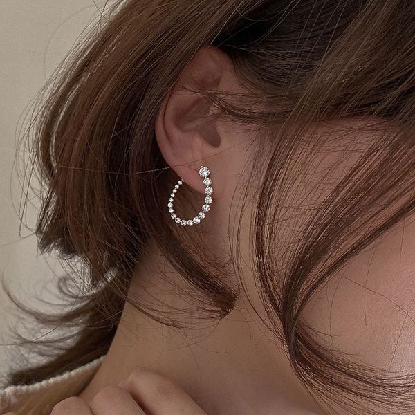 korean light luxury zircon u-shaped earrings with gradually changing design and 925 silver needle earrings with diamond, Golden
korean light luxury zircon u-shaped earrings with gradually changing design and 925 silver needle earrings with diamond, Golden