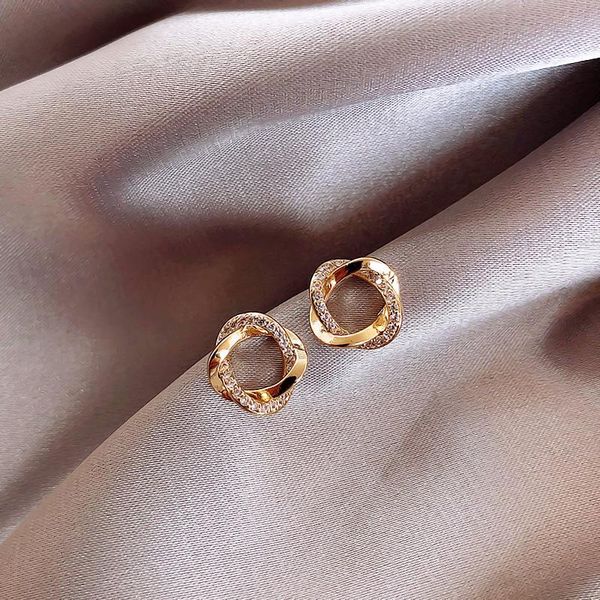 2020 new fashion contracted geometric circular fine crystal earrings design sweet small joker shiny women stud earrings jewelry, Golden;silver
2020 new fashion contracted geometric circular fine crystal earrings design sweet small joker shiny women stud earrings jewelry, Golden;silver