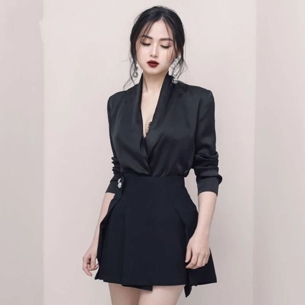 business 2 piece sets v-neck long sleeve shirt and button patchwork mini skirt suits for women spring summer female sets t200702, White
business 2 piece sets v-neck long sleeve shirt and button patchwork mini skirt suits for women spring summer female sets t200702, White