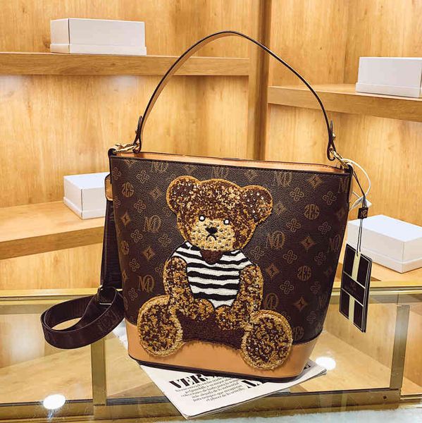 2022 factory wholesale high sense ins versatile messenger women's new minority texture one shoulder bucket bag is popular this year
2022 factory wholesale high sense ins versatile messenger women's new minority texture one shoulder bucket bag is popular this year