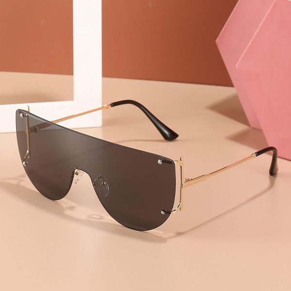 new personality frameless one piece lens sunglasses european american trend big frame metal style wild retro driving glasses, White;black
new personality frameless one piece lens sunglasses european american trend big frame metal style wild retro driving glasses, White;black