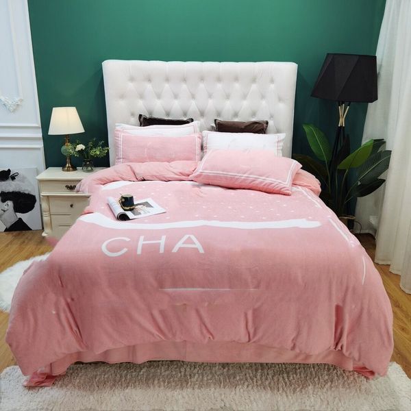 pink designer bedding sets duvet cover soft velvet luxury bed comforters sets cover 4 pcs pillow cases bed sheet
pink designer bedding sets duvet cover soft velvet luxury bed comforters sets cover 4 pcs pillow cases bed sheet