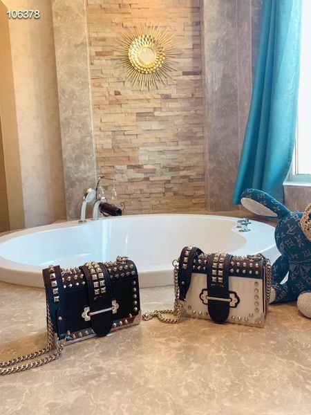 new full nail style handbag women's shoulder bag chain crossbite into oral layer cow hide flap opening and closing hor
new full nail style handbag women's shoulder bag chain crossbite into oral layer cow hide flap opening and closing hor