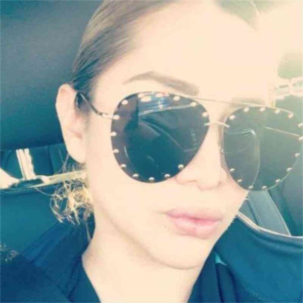 retro pilot glasses famous brand rivet big female sunglasses metal frame female oval eyewear uv400 oculos de sol, White;black
retro pilot glasses famous brand rivet big female sunglasses metal frame female oval eyewear uv400 oculos de sol, White;black