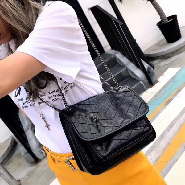 new fashionable korean cowhide pleated double single chain shoulder women's slanting across large capacity postman's bag
new fashionable korean cowhide pleated double single chain shoulder women's slanting across large capacity postman's bag