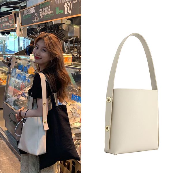 fashion simply buckets bag for women designer wide strap shoulder messenger bag luxury pu leather crossbody large tote purse
fashion simply buckets bag for women designer wide strap shoulder messenger bag luxury pu leather crossbody large tote purse