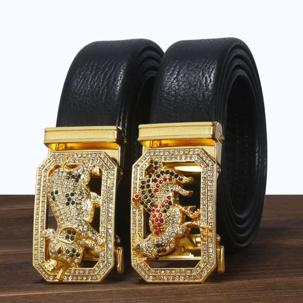 men's two-layer cow leather diamond inlaid zodiac automatic buckle middle-aged and young fashion trend pants belt, Black;green
men's two-layer cow leather diamond inlaid zodiac automatic buckle middle-aged and young fashion trend pants belt, Black;green