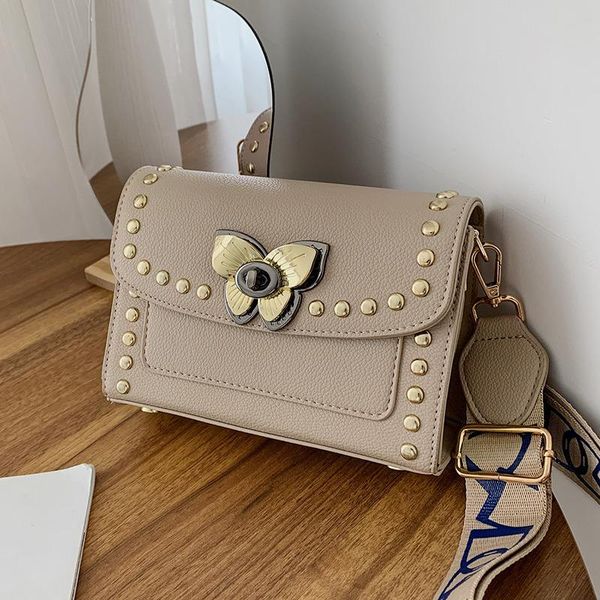2020 new shoulder bag fashion female bag casual niche design personalized lock messenger designer handbags cc
2020 new shoulder bag fashion female bag casual niche design personalized lock messenger designer handbags cc