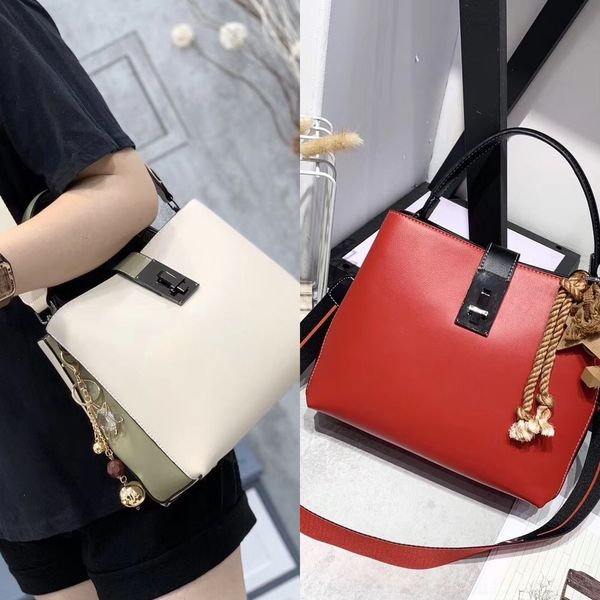 oie55 winter trend of autumn new fire autumn and prevention trend in prevention and winter 2020versatile one shoulder portable straddle wome
oie55 winter trend of autumn new fire autumn and prevention trend in prevention and winter 2020versatile one shoulder portable straddle wome