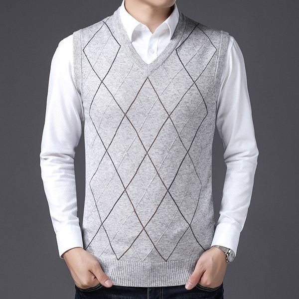 brand autumn winters men's knitted sweater vests v-neck middle-aged vest for male kg-15, White;black
brand autumn winters men's knitted sweater vests v-neck middle-aged vest for male kg-15, White;black
