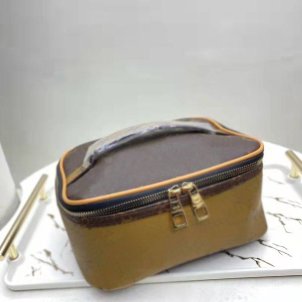 2022designer women cosmetic bag cases paris brand patchwork panelled printed leather makeup cosmetics box lady small make up lux
2022designer women cosmetic bag cases paris brand patchwork panelled printed leather makeup cosmetics box lady small make up lux