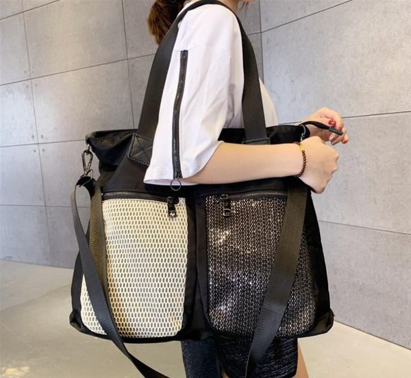 fashion waterproof men and women travel bags carry luggage portable travel tote weekend shopping bag crossbody handbag
fashion waterproof men and women travel bags carry luggage portable travel tote weekend shopping bag crossbody handbag