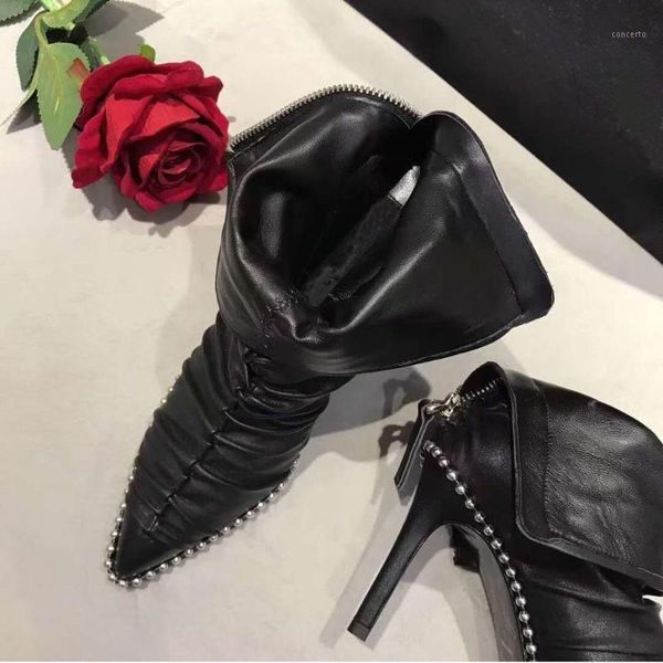 vallu 2020 winter new leather time along the pointed steel ball decoration outsole street shooting artifact women's boots1, Black
vallu 2020 winter new leather time along the pointed steel ball decoration outsole street shooting artifact women's boots1, Black