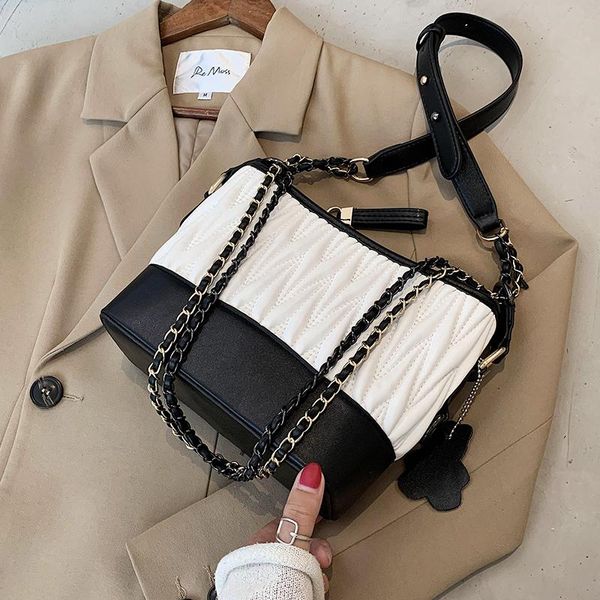 new unique design fashion french underarm bag handbag & elegant shoulder bag messenger hobo width 23.5cm height 17cm
new unique design fashion french underarm bag handbag & elegant shoulder bag messenger hobo width 23.5cm height 17cm