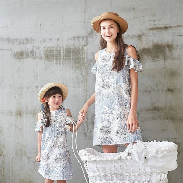 2020 new style printed parent-child wear mother and women's striped strapless short-sleeved dress, Blue
2020 new style printed parent-child wear mother and women's striped strapless short-sleeved dress, Blue