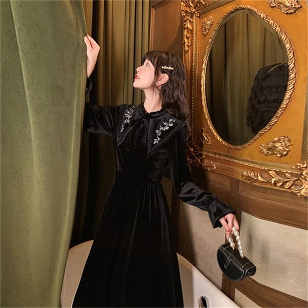 2021 new velvet black long sleeve embroidery women midi warm fall korean one-piece female wedding party dress i709, Black;gray
2021 new velvet black long sleeve embroidery women midi warm fall korean one-piece female wedding party dress i709, Black;gray