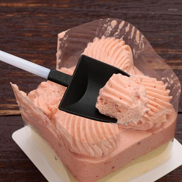 disposable plastic ice cream spoon pudding ice cream spoon small shovel cake independent packaging1
disposable plastic ice cream spoon pudding ice cream spoon small shovel cake independent packaging1