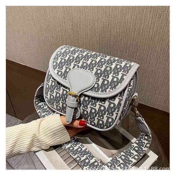 2022 latest luggage factory wholesale summer trend net red messenger temperament women's ins atmosphere saddle magnetic buckle single s
2022 latest luggage factory wholesale summer trend net red messenger temperament women's ins atmosphere saddle magnetic buckle single s