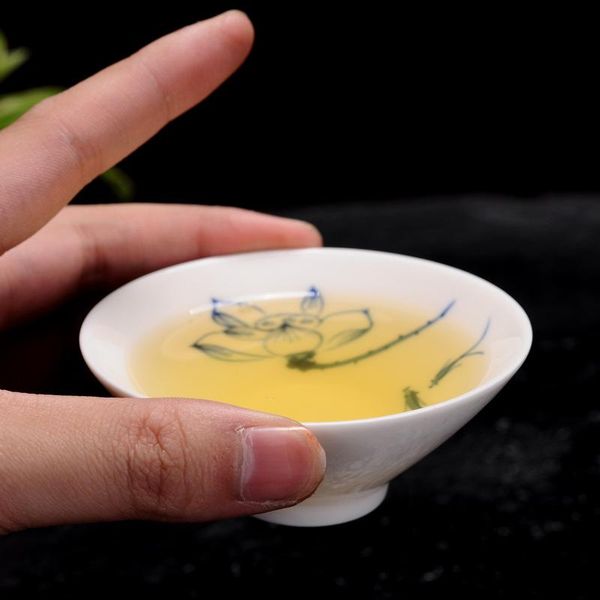 6 шт. ручная роспись керамическая чашка китайский jingdezhen blue и белый фарфоровый чайный шар лотос и рыба творческий дегустационный чай ч
6 шт. ручная роспись керамическая чашка китайский jingdezhen blue и белый фарфоровый чайный шар лотос и рыба творческий дегустационный чай ч