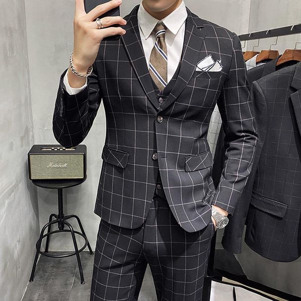 spot suit men's autumn new professional work self-cultivation two-button suit three-piece wedding, White;black
spot suit men's autumn new professional work self-cultivation two-button suit three-piece wedding, White;black