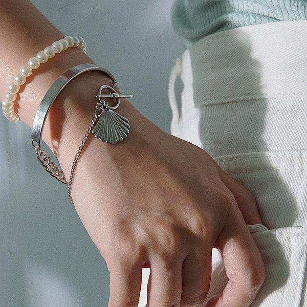charm bracelets temperament pearl beading scallop toggle clasp bracelet for women fashion 3 layered shell glossy geometric stitching, Golden;silver
charm bracelets temperament pearl beading scallop toggle clasp bracelet for women fashion 3 layered shell glossy geometric stitching, Golden;silver