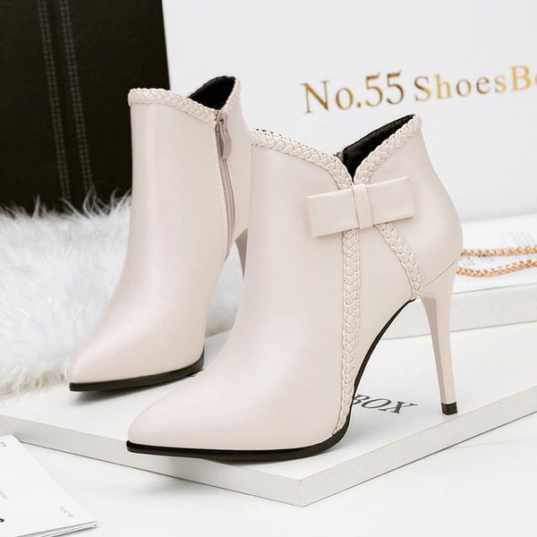 2020 winter designer women white leather ankle boots 10.5cm thin high heels boots warm fur zippers stripper ladies shoes1, Black
2020 winter designer women white leather ankle boots 10.5cm thin high heels boots warm fur zippers stripper ladies shoes1, Black