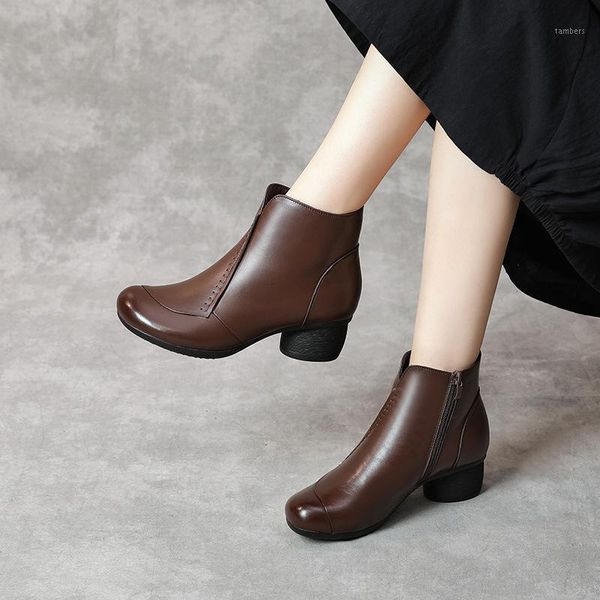 winter original retro hand made high women's shoes thick heel versatile leather short boots round head warm mother's boots1, Black
winter original retro hand made high women's shoes thick heel versatile leather short boots round head warm mother's boots1, Black