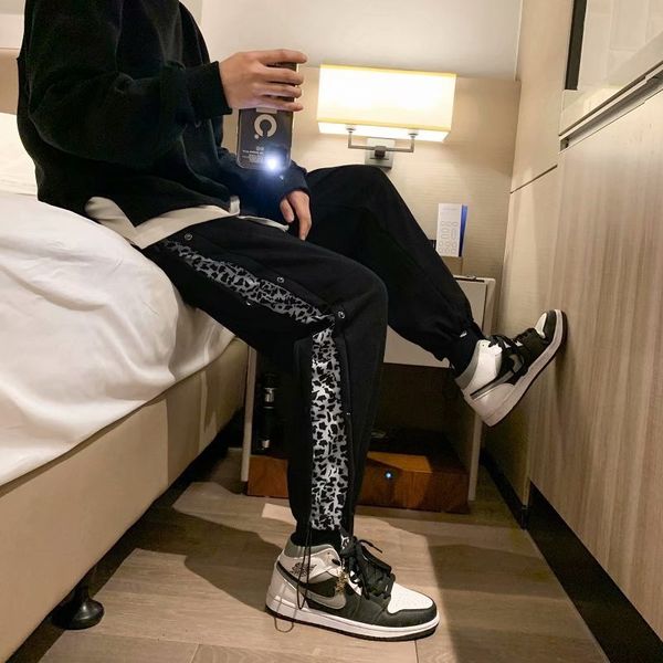 2021 yuansufeng wide leg leopard pattern breasted men's high street ruffian handsome hip hop floor mop casual pants, Black
2021 yuansufeng wide leg leopard pattern breasted men's high street ruffian handsome hip hop floor mop casual pants, Black