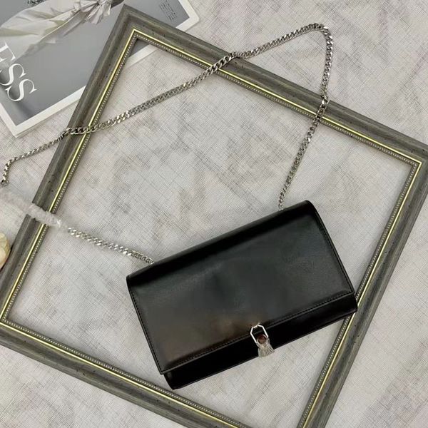 2022 new style female designer shoulder bag alligator crossbody handbags plain thread sequined letter hasp flap casual pocket luxurys chain
2022 new style female designer shoulder bag alligator crossbody handbags plain thread sequined letter hasp flap casual pocket luxurys chain
