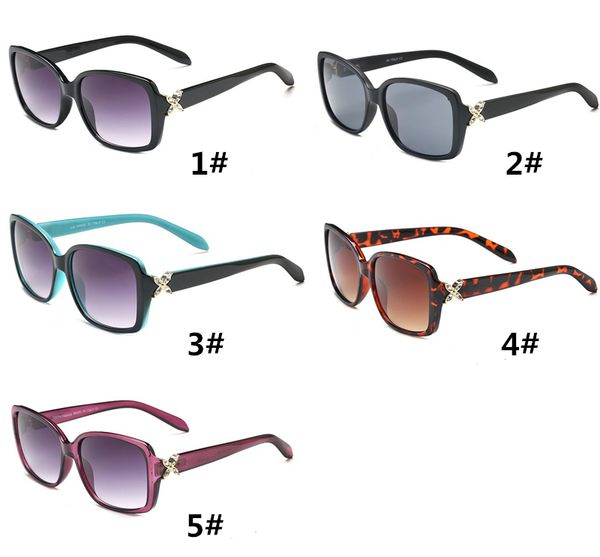 новый алмаз женщины солнцезащитные очки марка óculos de sol очки дамы gafas de sol мода солнцезащитные очки tiff4047 бесплатная доставка, White;black
новый алмаз женщины солнцезащитные очки марка óculos de sol очки дамы gafas de sol мода солнцезащитные очки tiff4047 бесплатная доставка, White;black