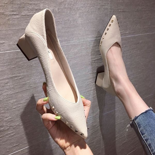 thick soft leather single shoes women's 2020 new spring rivet versatile pointed shallow mouth medium heel french small high heels
thick soft leather single shoes women's 2020 new spring rivet versatile pointed shallow mouth medium heel french small high heels