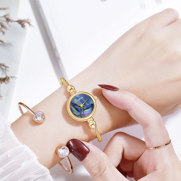 wholesale 30pcs mixed color fashion 23mm x 8mm 16g quartz ladies watch women's children's students watches casual wristwatches ch1, Slivery;brown
wholesale 30pcs mixed color fashion 23mm x 8mm 16g quartz ladies watch women's children's students watches casual wristwatches ch1, Slivery;brown