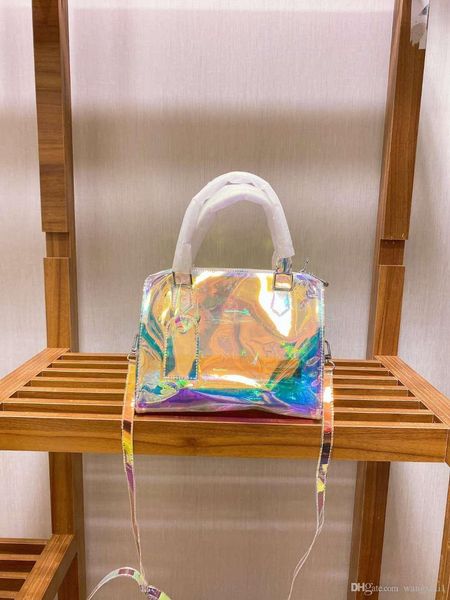 the designer designed old flower laser magic color pillow bag, presenting different colors of handbags under different ligh 
the designer designed old flower laser magic color pillow bag, presenting different colors of handbags under different ligh