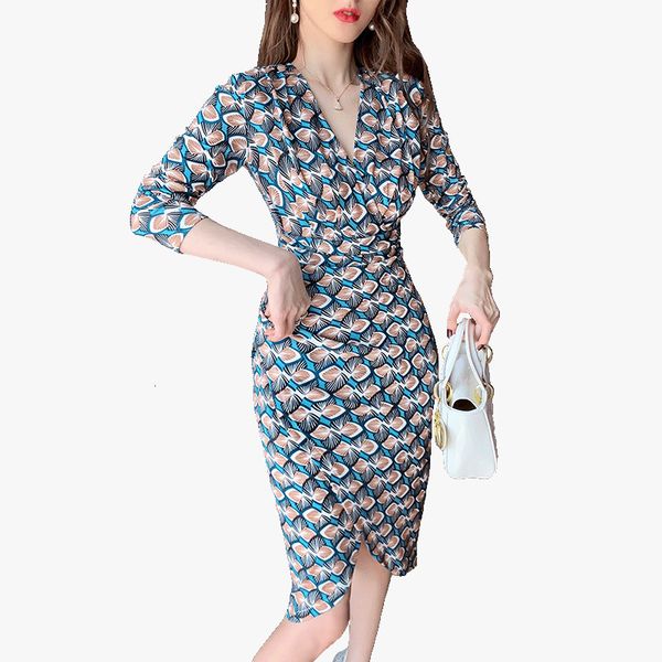 new 2021 elegant female style long floral printed low low-cut evening party dressed in straight line vrre, Black;gray
new 2021 elegant female style long floral printed low low-cut evening party dressed in straight line vrre, Black;gray